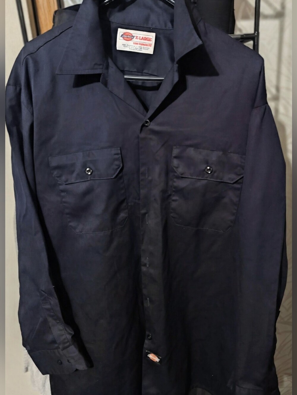 Dickies Men’s Black Long Sleeve  Button-Down Work Shirt.        Size XL